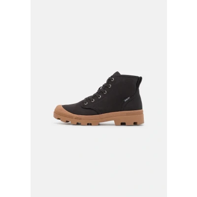 Image of Aigle Men&#039;s Tenere CVS Sneaker, Black, 7.5 UK