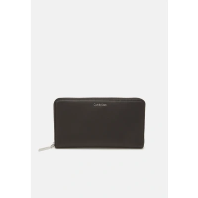 Image of Calvin Klein MUST XL ZIP Around Wallet Wallet, Women&#039;s, Size: One Size, Black
