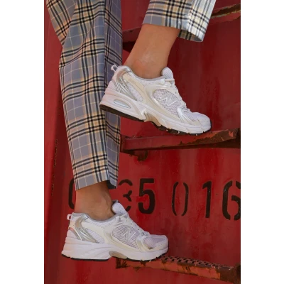 Image of New Balance 530 Unisex Trainers, Size: 8, White Imitation leather/ textile