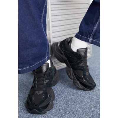 Image of New Balance U9060 Unisex Trainers, Size: 7, Black Leather and textile