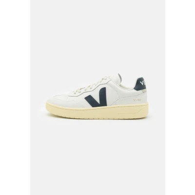 Image of Veja V90 Trainers, Women&#039;s, Size: 7, Extra white/nautico Leather