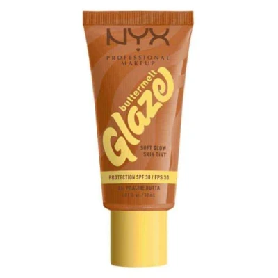 Image of NYX Professional Makeup Buttermelt Glaze Soft Glow Skin Tint + SPF/FPS 30 Foundation (Various Shades) Praline
