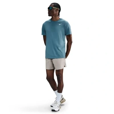 Image of Nike Performance TEE CREW Solid Sports Tshirt, Men&#039;s, Size: XL, Smokey blue