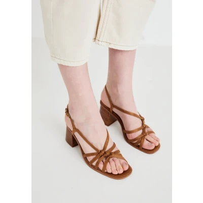 Image of Pepe Jeans ZOWI Sandals, Women&#039;s, Size: 360, Caramel beige shoes