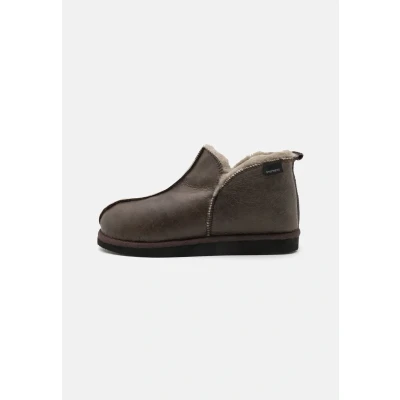 Image of Shepherd of Sweden Anton Sheepskin Slippers Men 100% Real Comfort Soft and Warm, Stone Oiled Antique, 6.5 UK