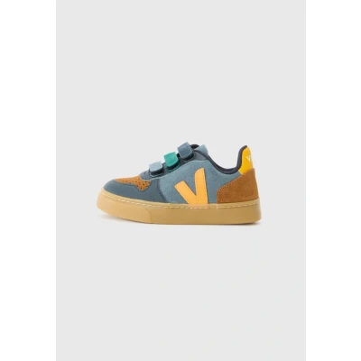 Image of Veja Small V 10, California Ouro Natural, 31 EU