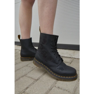 Image of Dr. Martens 1460 Vonda MONO Laceup ankle boots, Women&#039;s, Size: 4, Black Leather