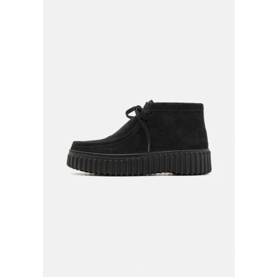 Image of Clarks Torhill MOSS Casual laceups, Women&#039;s, Size: 5.5, Black Suede