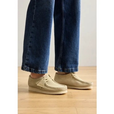 Image of Clarks Originals Wallabee Laceups maple, Women&#039;s, Size: 3, Maple Suede