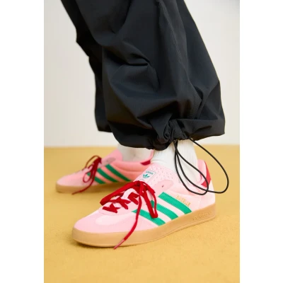 Image of adidas Originals Gazelle Indoor Trainers, Women&#039;s, Size: 5, Court green/glow pink Leather/synthetics