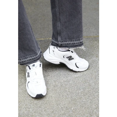 Image of New Balance 530 Unisex Trainers, Size: 4, White/black Imitation leather/ textile