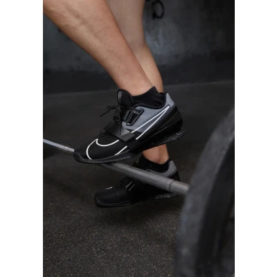 Image of Nike Performance Romaleos 4 Unisex Training shoe, Size: 7.5, Black/white Synthetics/textile