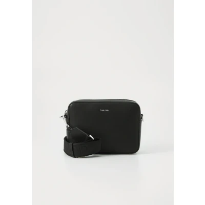 Image of Calvin Klein MUST Small Camera BAG Cross body bag, Women&#039;s, Size: One Size, Black