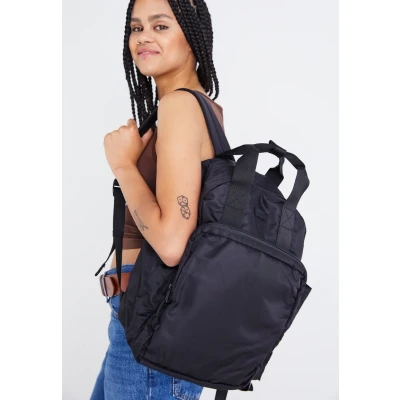 Image of Levi&#039;s Womens PACK Round Rucksack, Women&#039;s, Size: One Size, Regular black
