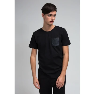 Image of Urban Classics Leather Imitation Pocket Basic Tshirt, Men&#039;s, Size: Small, Black/black