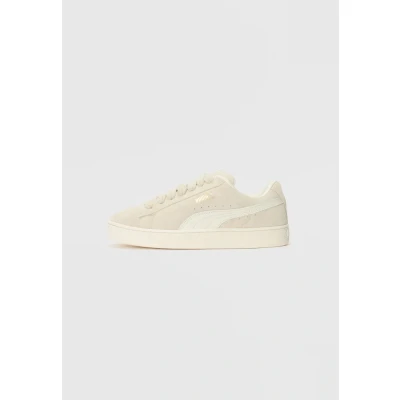 Image of Puma Suede XL Unisex Trainers, Size: 35, Alpine snow/warm white shoes