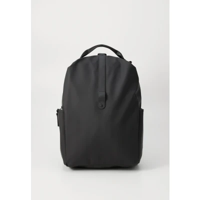 Image of Rains CLIP Front Backpack Unisex Rucksack, Size: One Size, Black