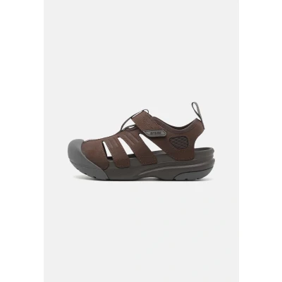 Image of Crocs Yukon Fisherman Unisex Walking sandals, Size: 7, Espresso Textile/synthetics