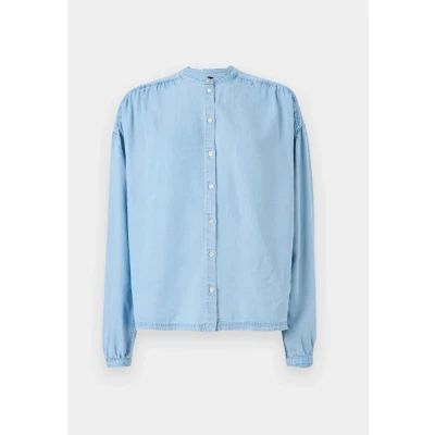 Image of BOSS Bizzan Buttondown blouse, Women&#039;s, Size: 6, Light/pastel blue