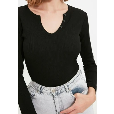 Image of Trendyol Women Young Fitted Basic Boat Neck Knit Blouse, Schwarz, M